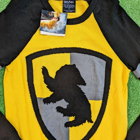 Harry Potter Wizarding World Hufflepuff Intarsia Pullover Sweater Women Sm NWT - Picture 3 of 4